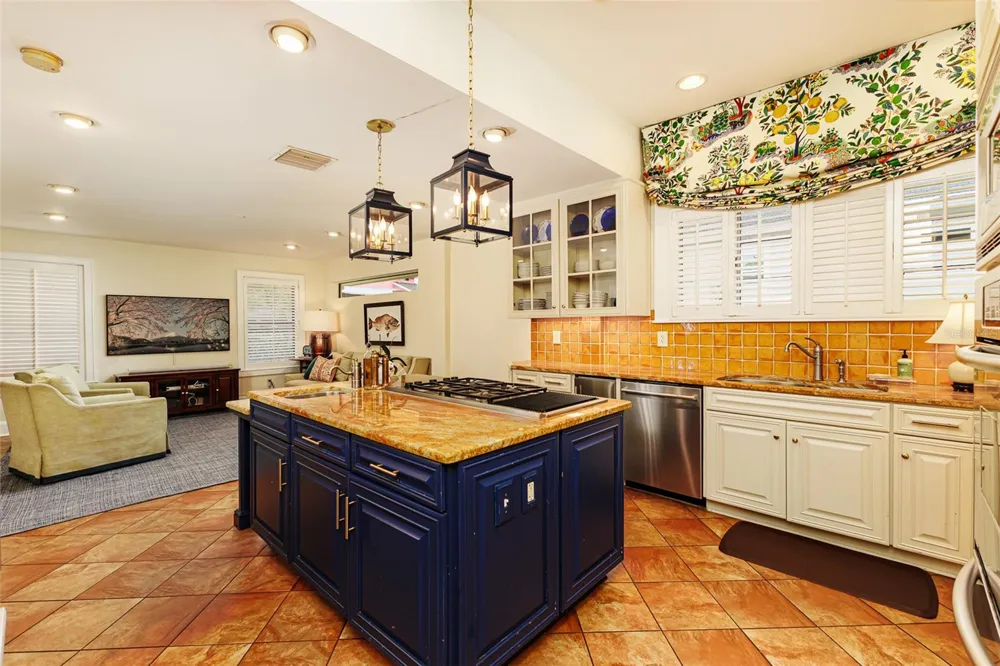 327 MIRAMAR ROAD Lakeland, FL 33803