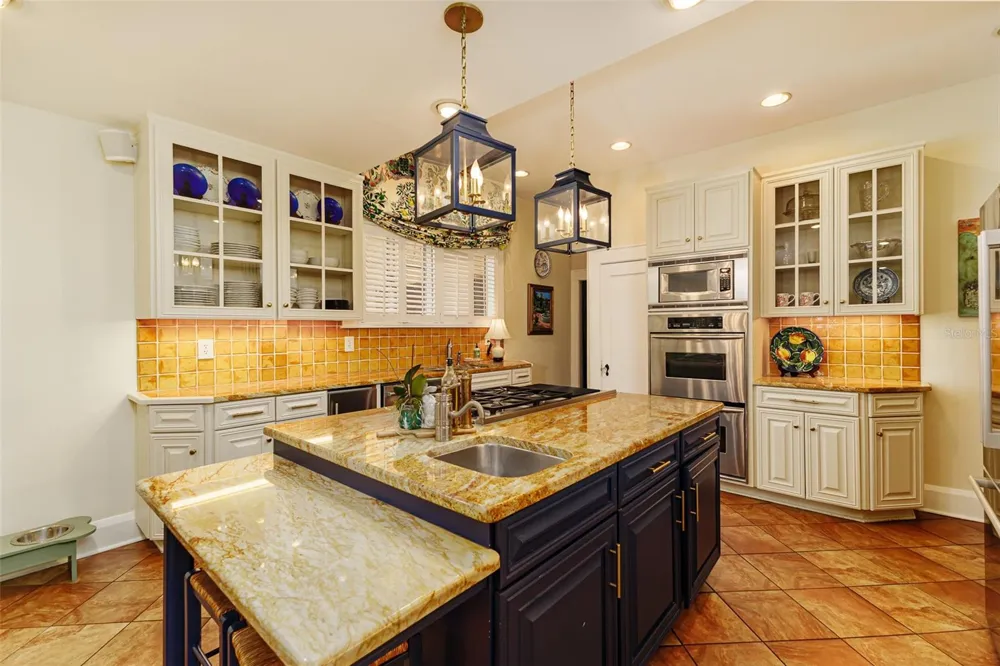 327 MIRAMAR ROAD Lakeland, FL 33803
