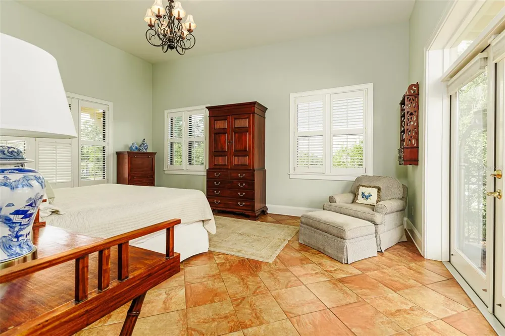 327 MIRAMAR ROAD Lakeland, FL 33803