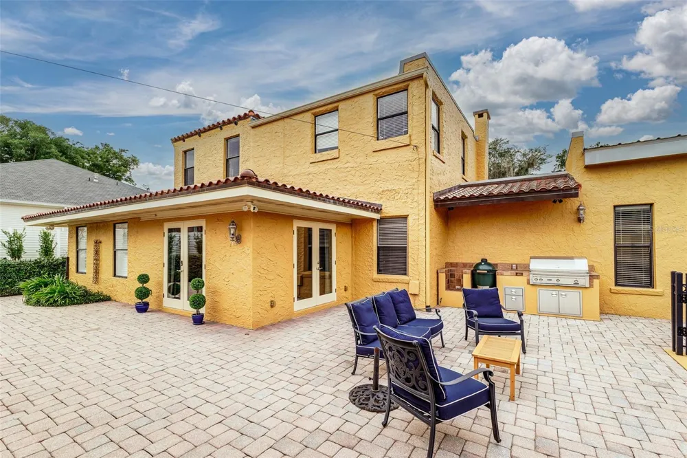 327 MIRAMAR ROAD Lakeland, FL 33803