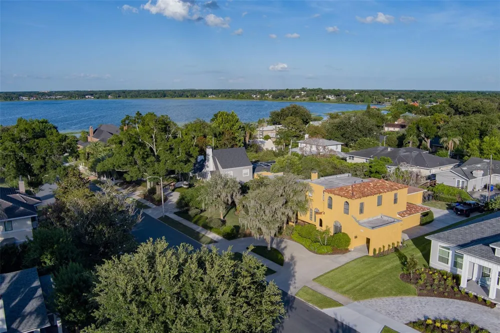 327 MIRAMAR ROAD Lakeland, FL 33803