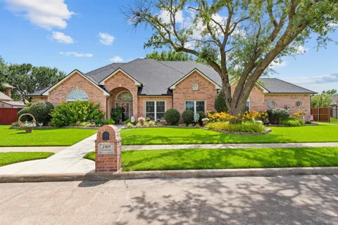 2505 Inverrary Drive