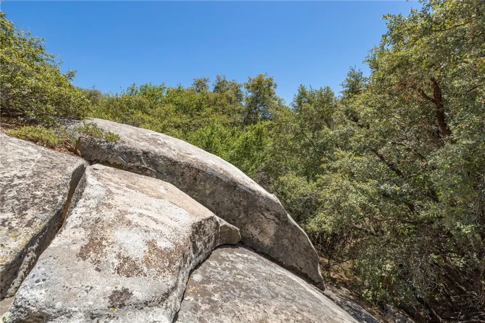 149 Old Yosemite Road Oakhurst, CA 93644