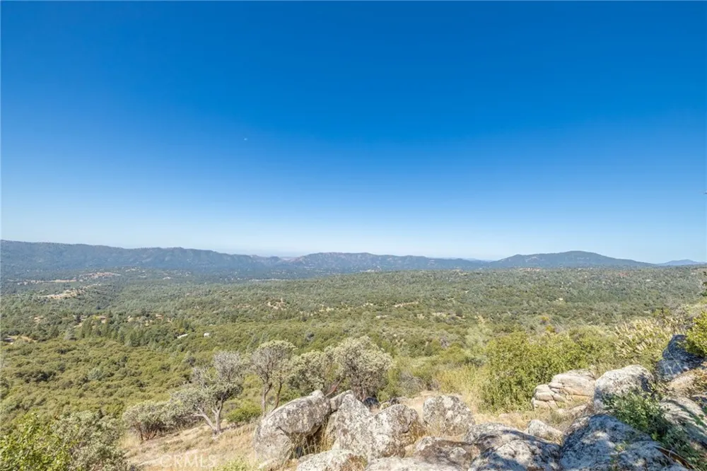 149 Old Yosemite Road Oakhurst, CA 93644