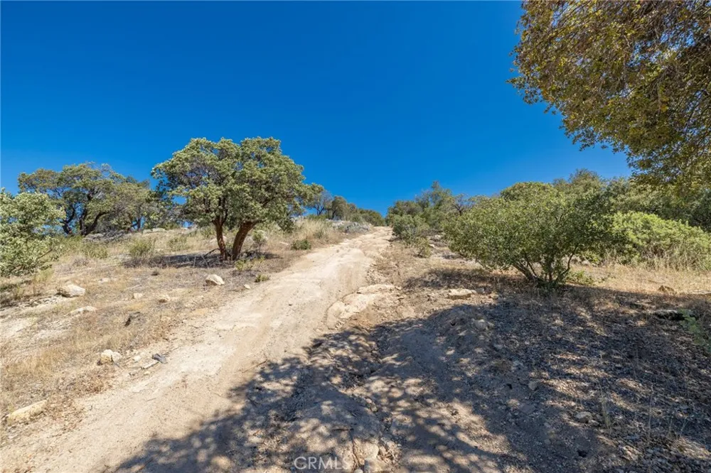 149 Old Yosemite Road Oakhurst, CA 93644