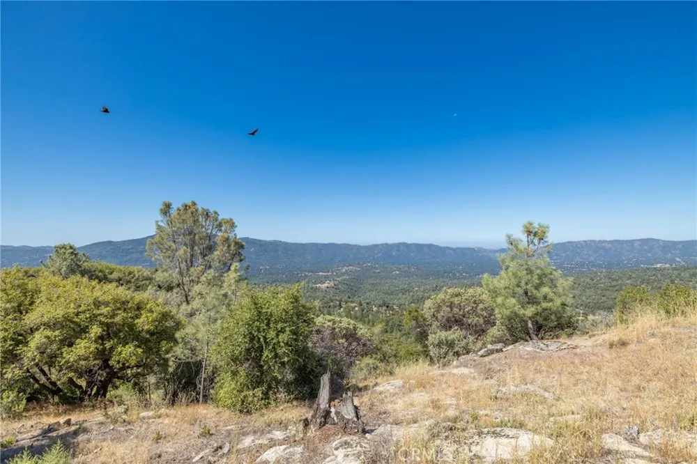 149 Old Yosemite Road Oakhurst, CA 93644