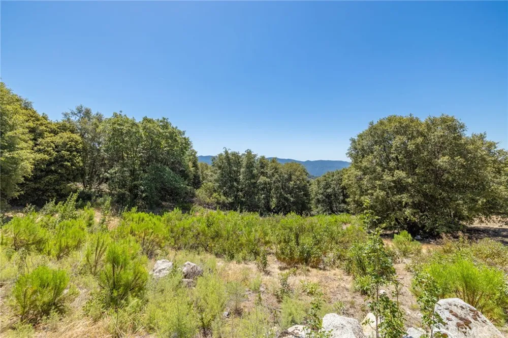 149 Old Yosemite Road Oakhurst, CA 93644