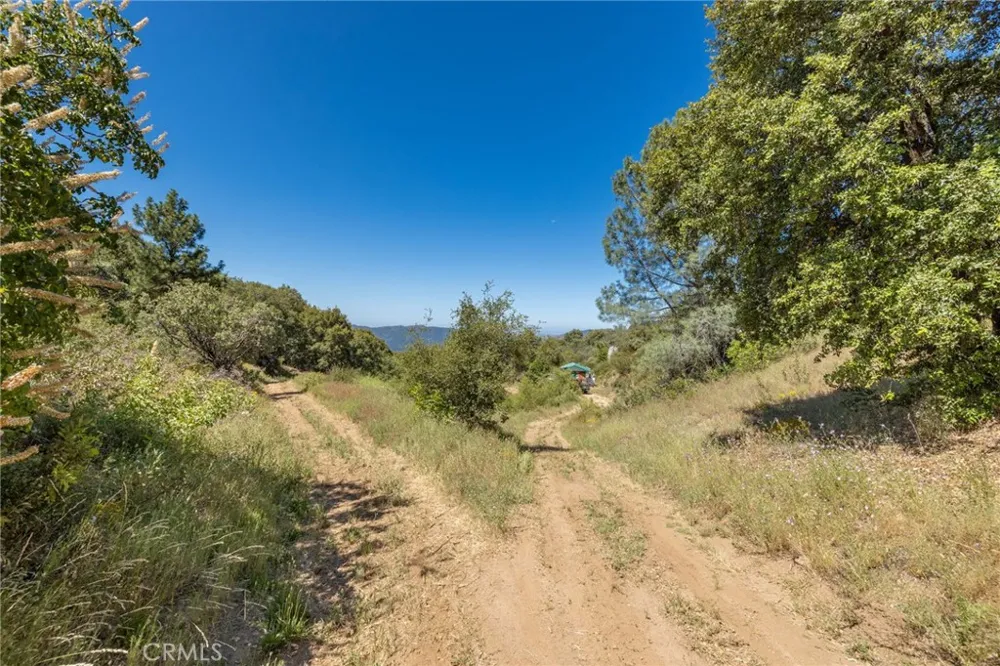 149 Old Yosemite Road Oakhurst, CA 93644