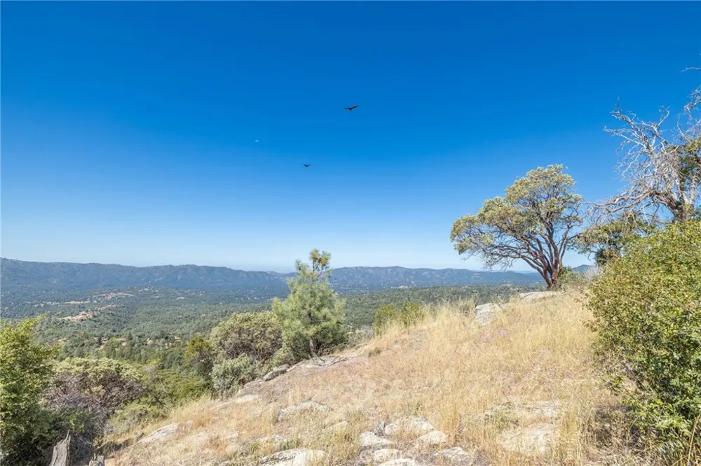 149 Old Yosemite Road Oakhurst, CA 93644