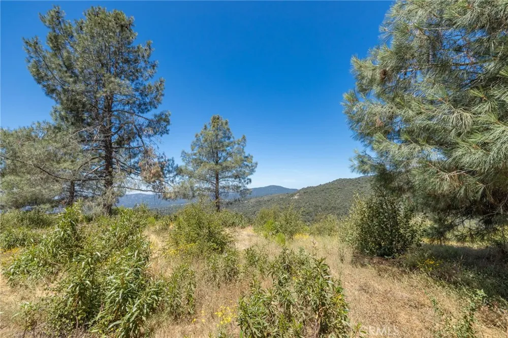 149 Old Yosemite Road Oakhurst, CA 93644