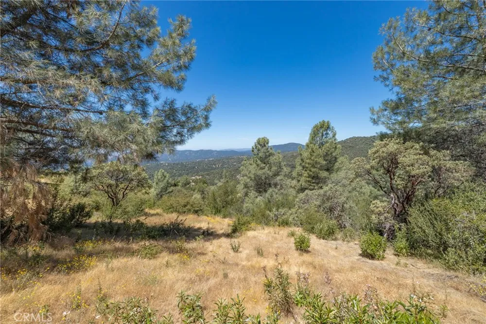 149 Old Yosemite Road Oakhurst, CA 93644