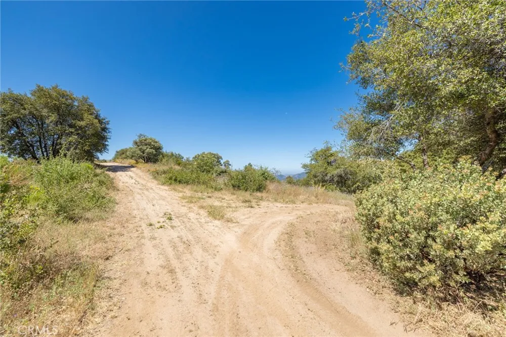 149 Old Yosemite Road Oakhurst, CA 93644