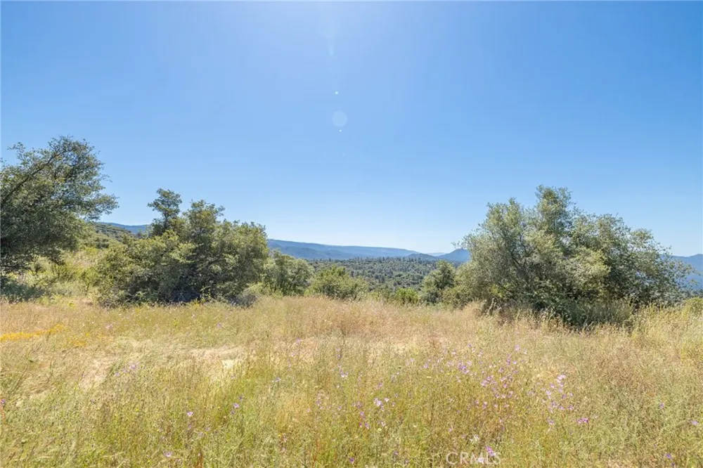 149 Old Yosemite Road Oakhurst, CA 93644