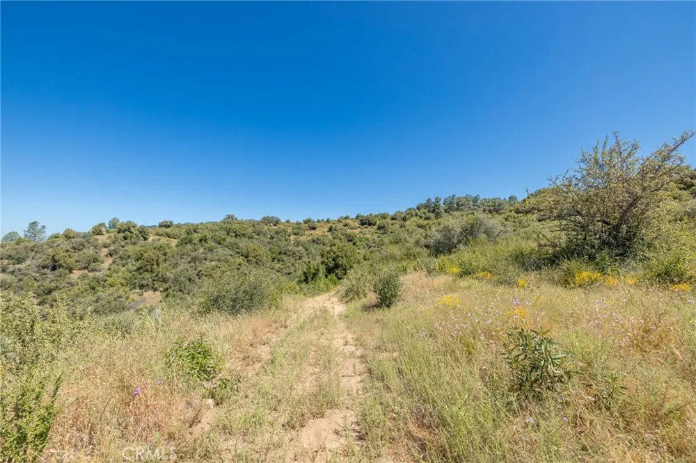 149 Old Yosemite Road Oakhurst, CA 93644