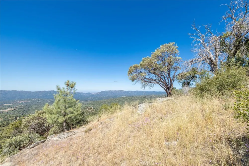 149 Old Yosemite Road Oakhurst, CA 93644