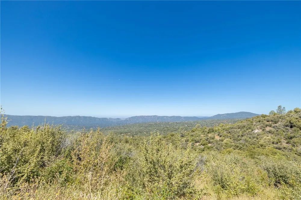 149 Old Yosemite Road Oakhurst, CA 93644