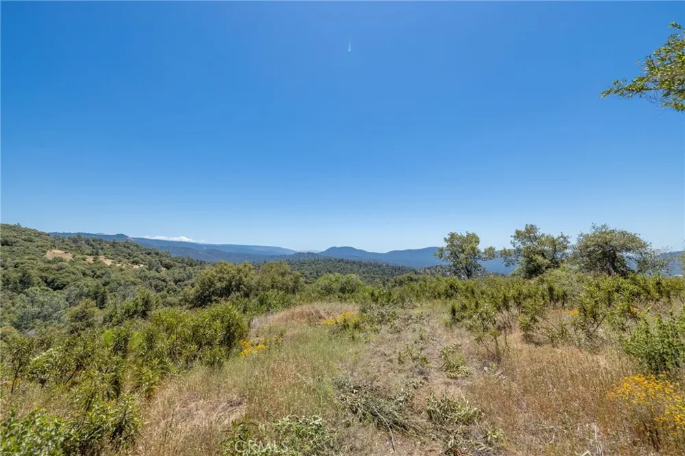 149 Old Yosemite Road Oakhurst, CA 93644