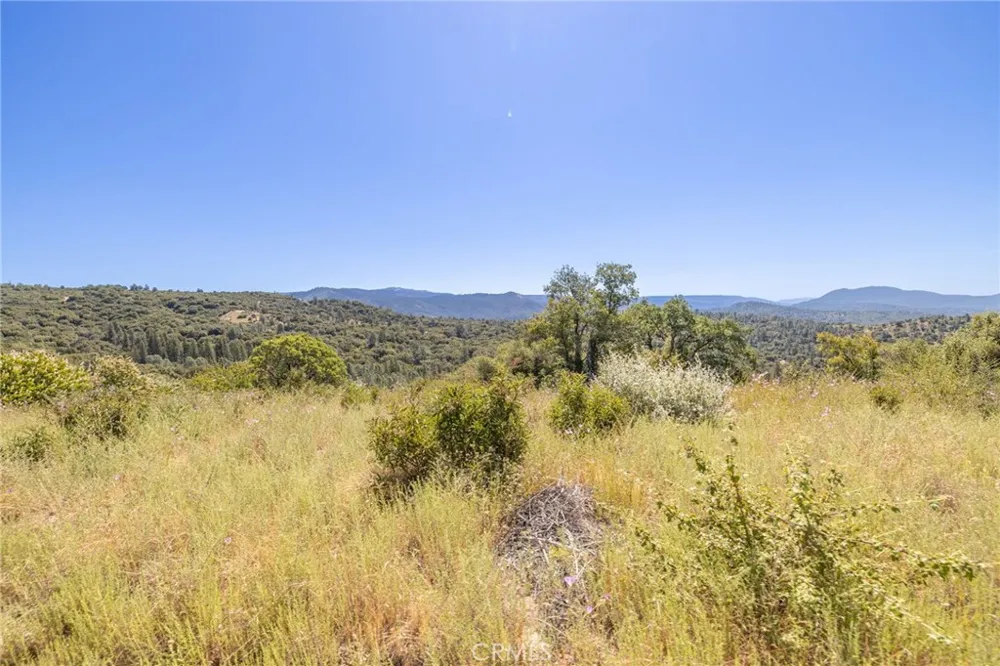 149 Old Yosemite Road Oakhurst, CA 93644