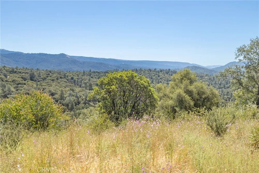 149 Old Yosemite Road Oakhurst, CA 93644