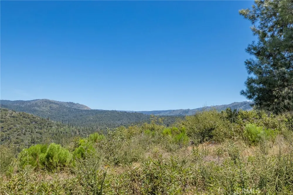 149 Old Yosemite Road Oakhurst, CA 93644
