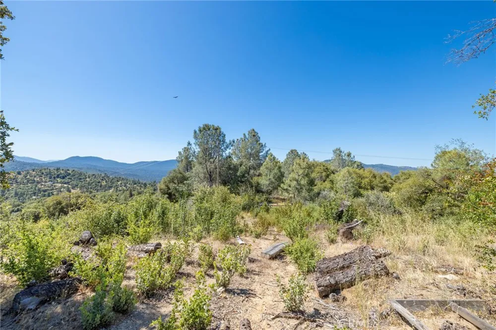 149 Old Yosemite Road Oakhurst, CA 93644