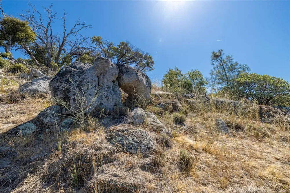 149 Old Yosemite Road Oakhurst, CA 93644