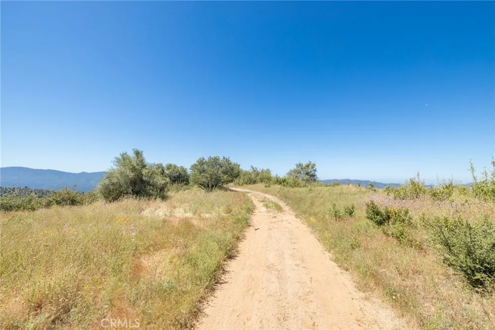 149 Old Yosemite Road Oakhurst, CA 93644