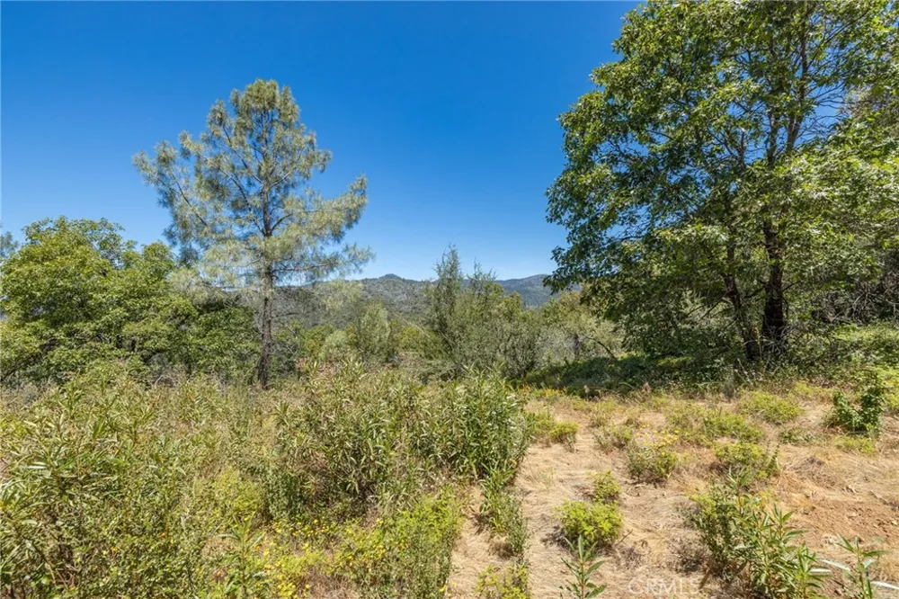149 Old Yosemite Road Oakhurst, CA 93644