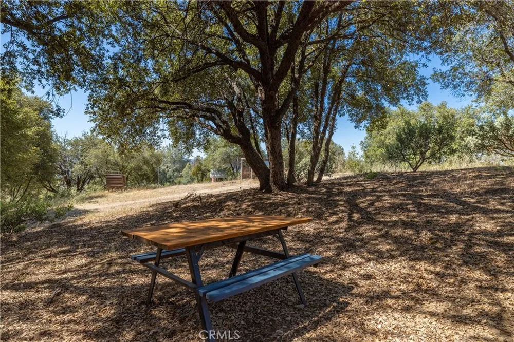 149 Old Yosemite Road Oakhurst, CA 93644