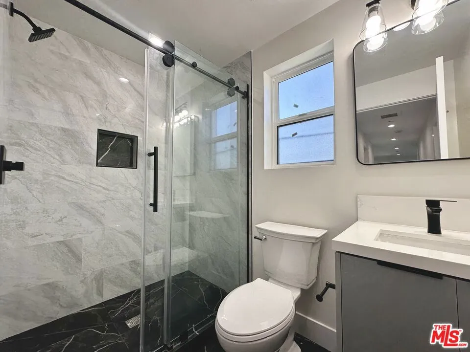 11512 Oxford Avenue #G Hawthorne, CA 90250