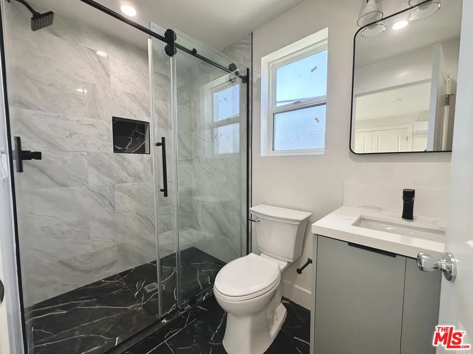 11512 Oxford Avenue #G Hawthorne, CA 90250