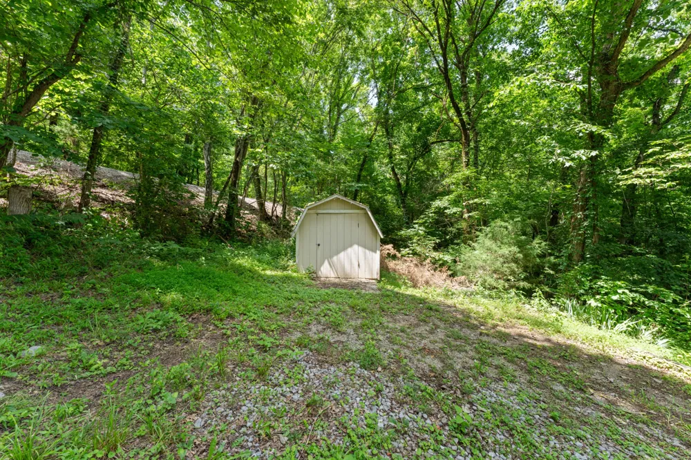 213 Delina Boonshill Rd Petersburg, TN 37144