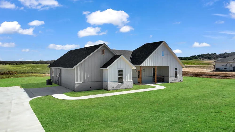 Three Quarter Loop Poolville, TX 76487