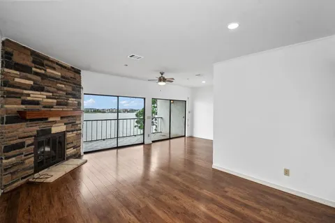 401 Lakeside Lane #311