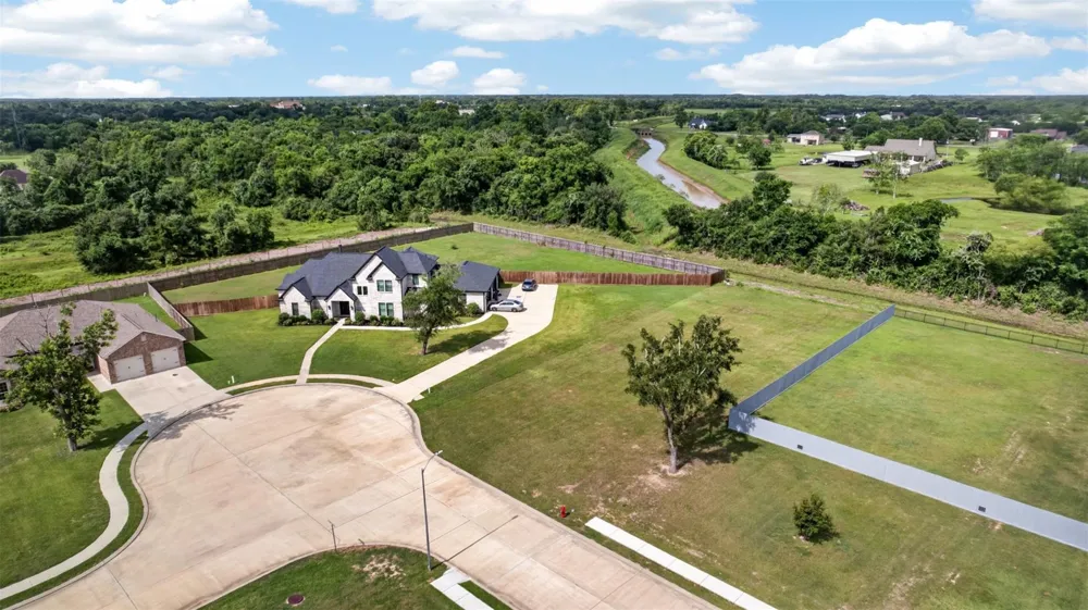 3158 W Tower Circle Santa Fe, TX 77517