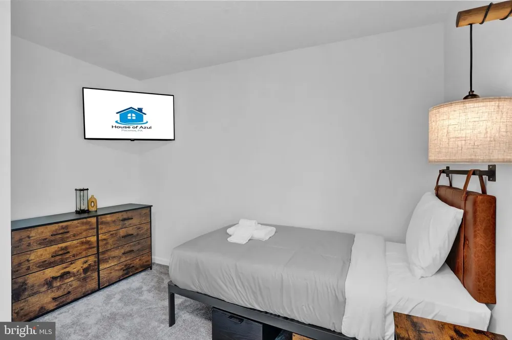 8595 PERIWINKLE DRIVE Tobyhanna, PA 18466