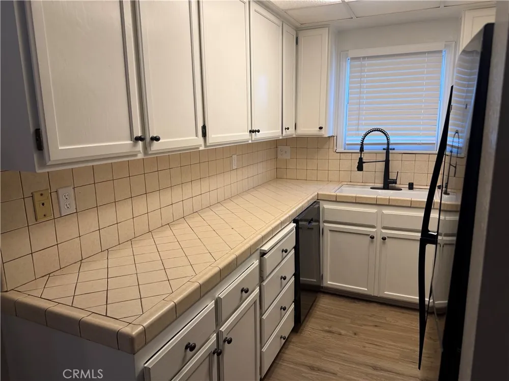 325 N Vermont Glendora, CA 91741