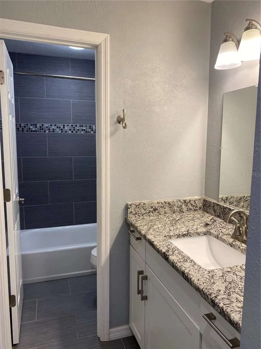 4394 SANDNER DRIVE Sarasota, FL 34243