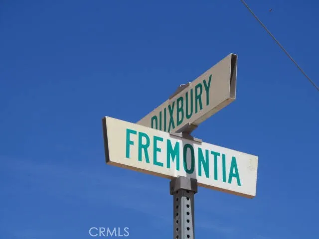 28 Fremontia Oak Hills, CA 92344