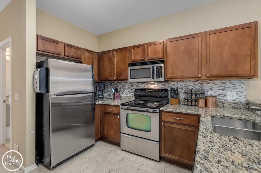 1048 Lakepointe Street Grosse Pointe Park City, MI 48230
