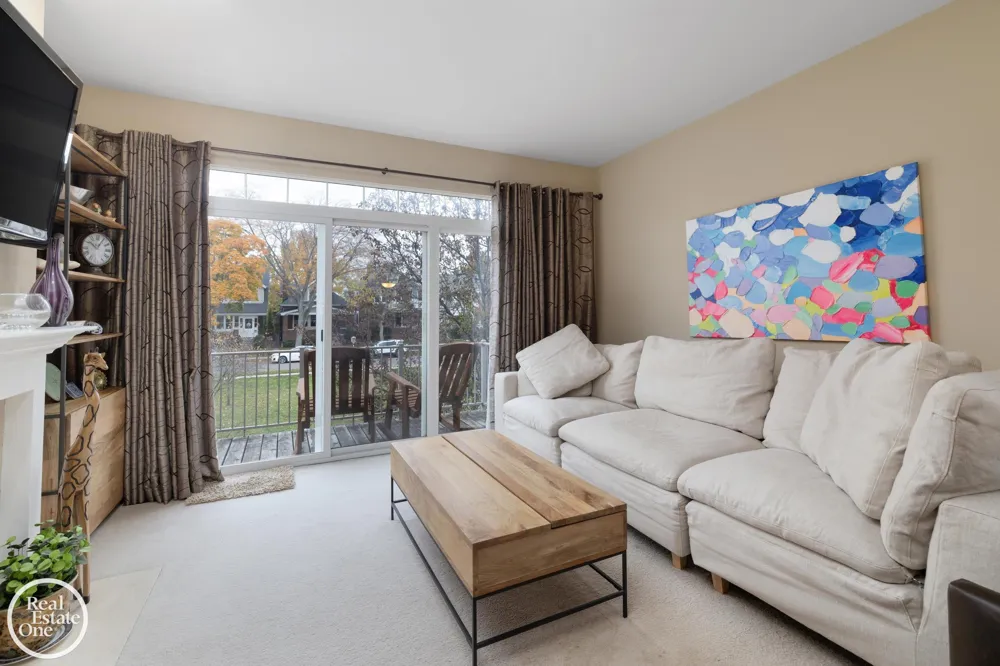 1048 Lakepointe Street Grosse Pointe Park City, MI 48230