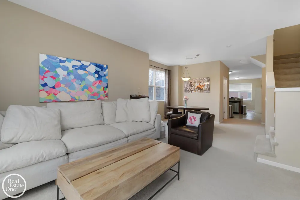 1048 Lakepointe Street Grosse Pointe Park City, MI 48230