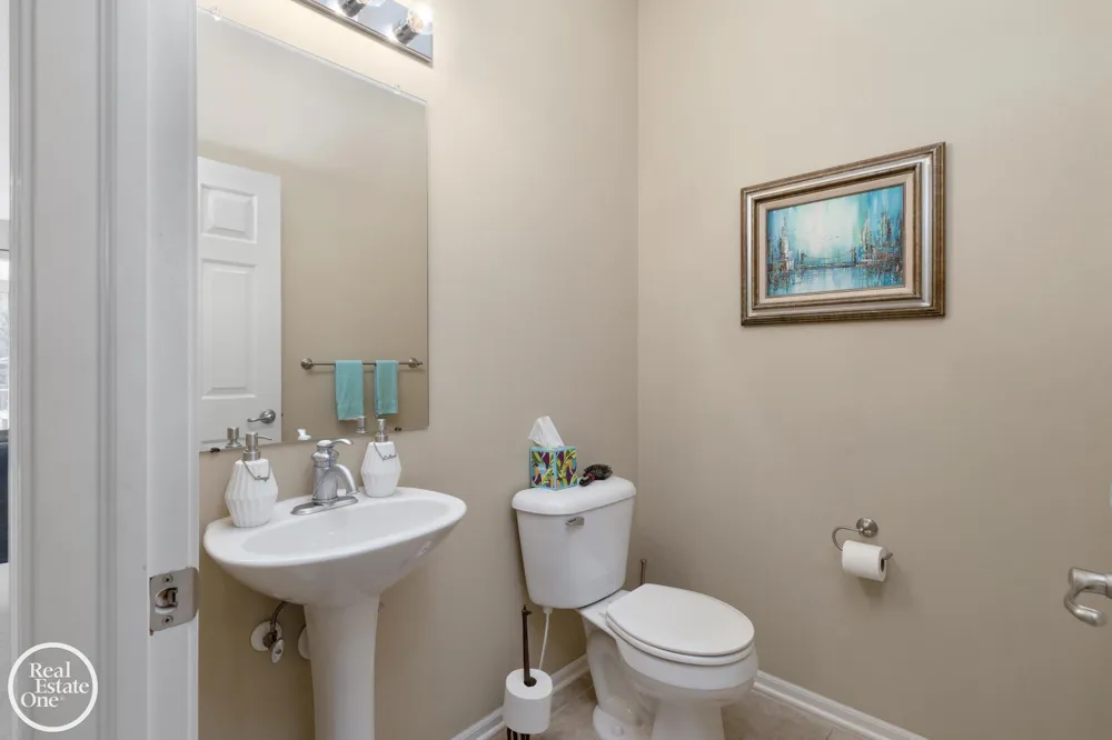 1048 Lakepointe Street Grosse Pointe Park City, MI 48230