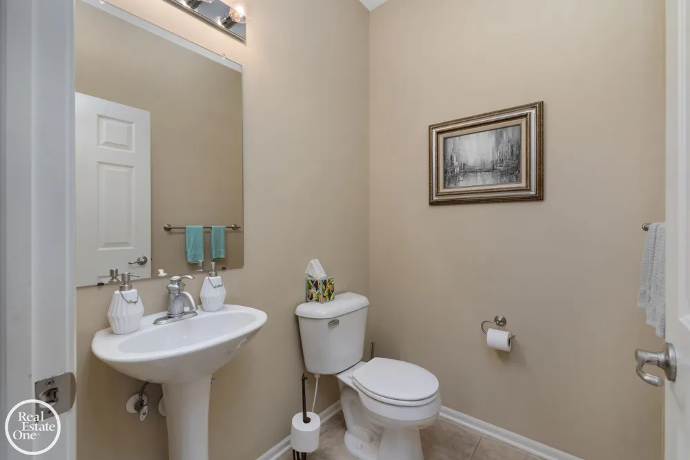 1048 Lakepointe Street Grosse Pointe Park City, MI 48230