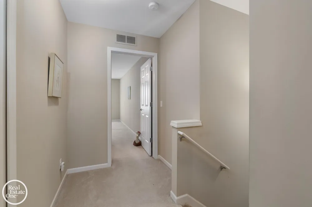 1048 Lakepointe Street Grosse Pointe Park City, MI 48230