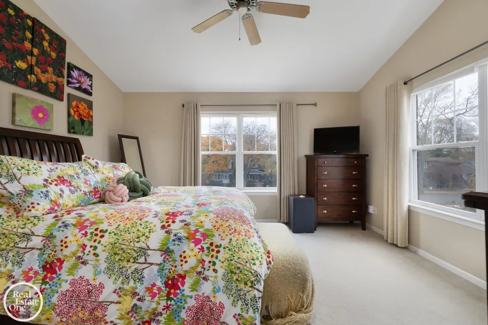 1048 Lakepointe Street Grosse Pointe Park City, MI 48230