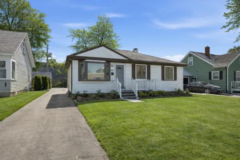 537 E 161st Place