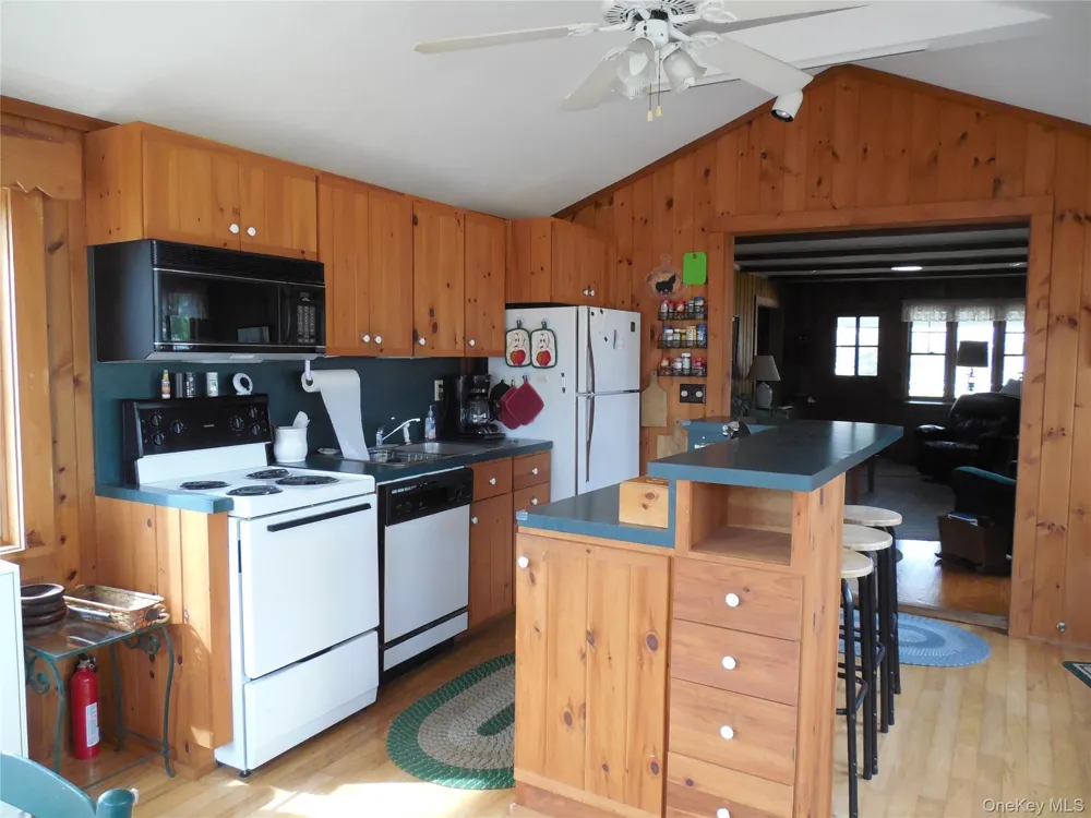 1 Whippoorwill Lane Hampton Bays, NY 11946