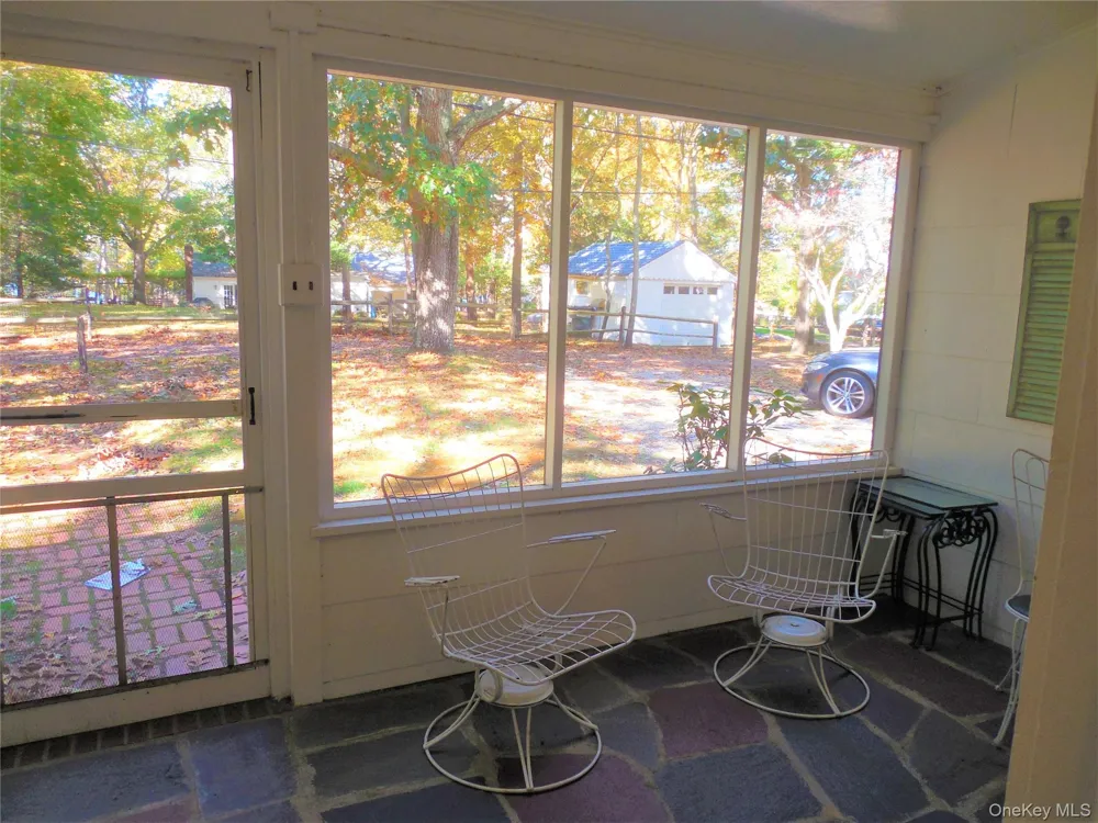 1 Whippoorwill Lane Hampton Bays, NY 11946