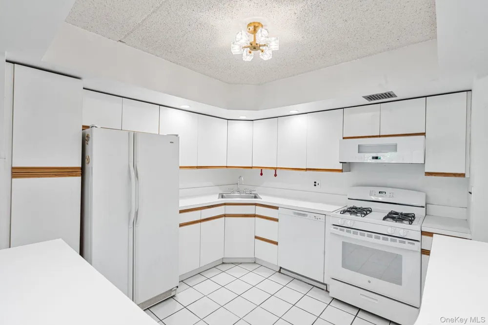 7108 Sutton Place #1 Fresh Meadows, NY 11365